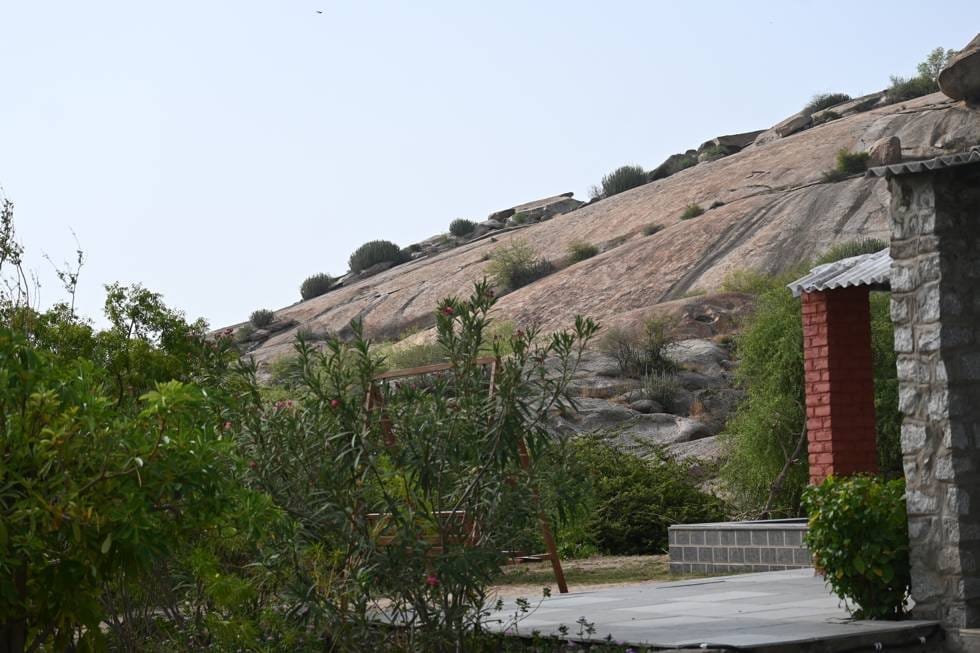 Garden and stone cottage of Jawai Manohar Vilas with the leopard hill behind