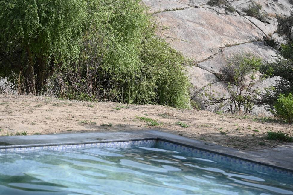 Swimming pool at Jawai Manohar Vilas with a granite rock face in the background